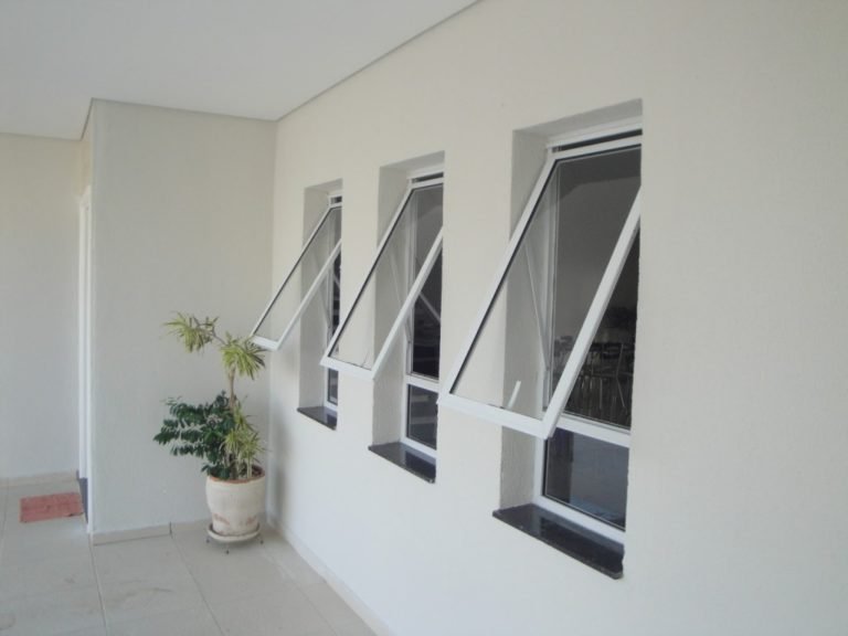 limpar-portas-janelas-aluminio-1024x768